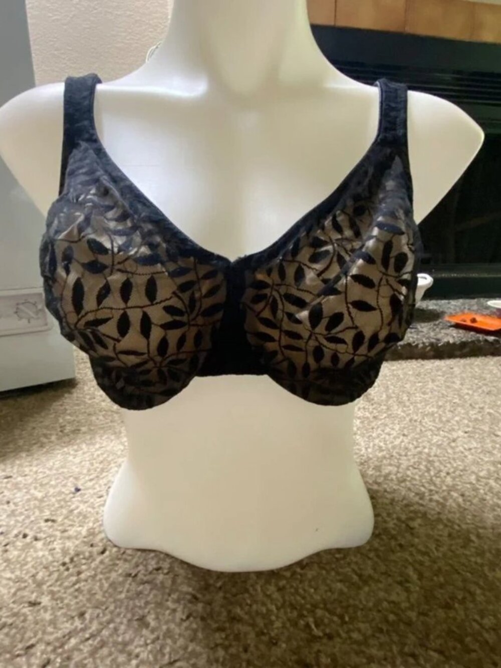 Christina 42D lined under wire bra leaf pattern lace overlay
